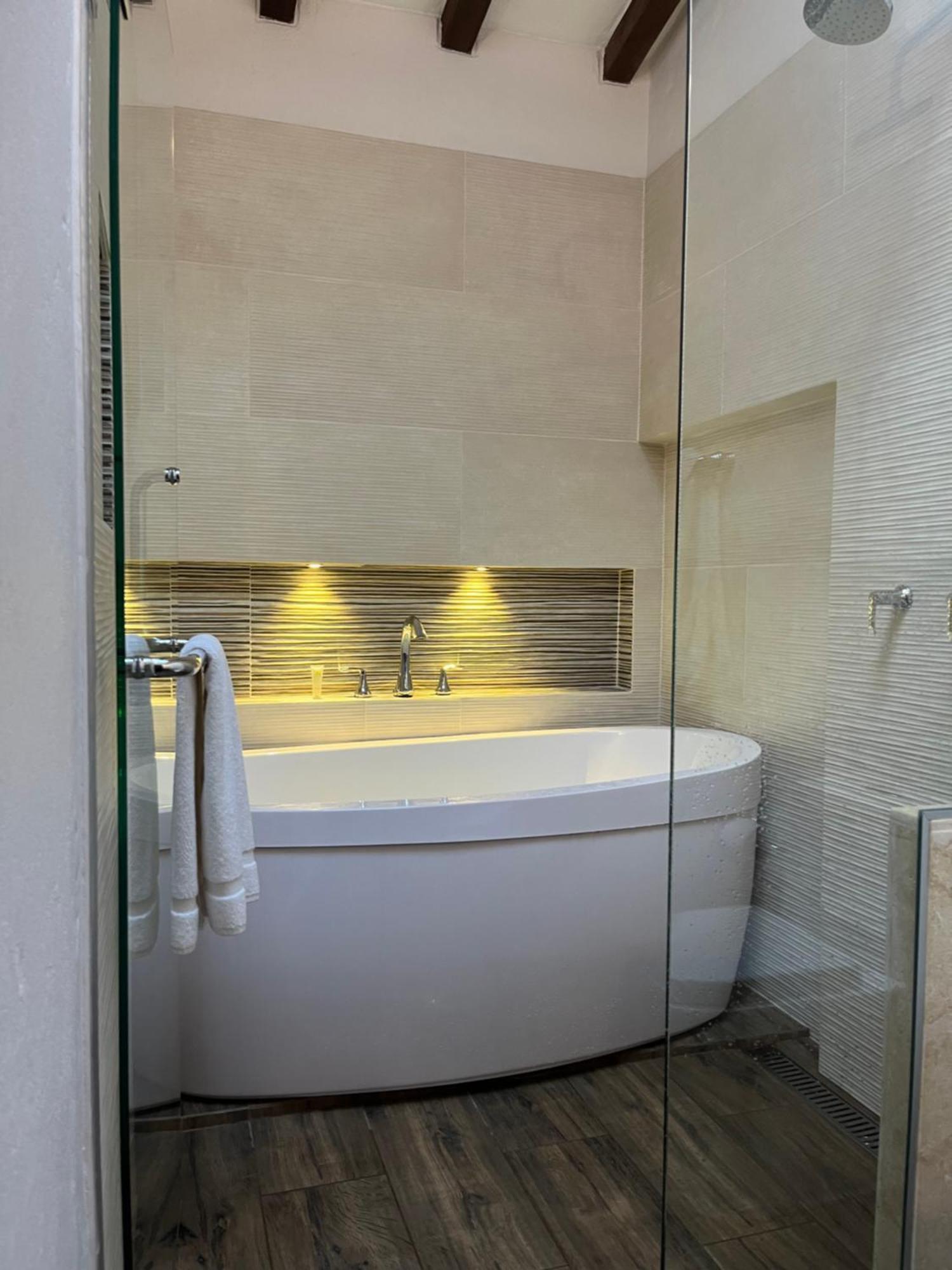 Wr Boutique Hotel คาร์ดิน ภายนอก รูปภาพ